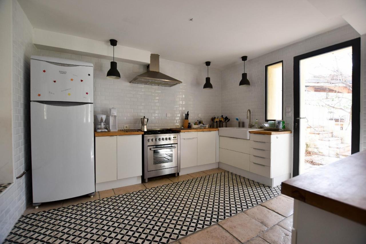 Palmeira - Grande maison en ville avec Piscine Arles Extérieur photo