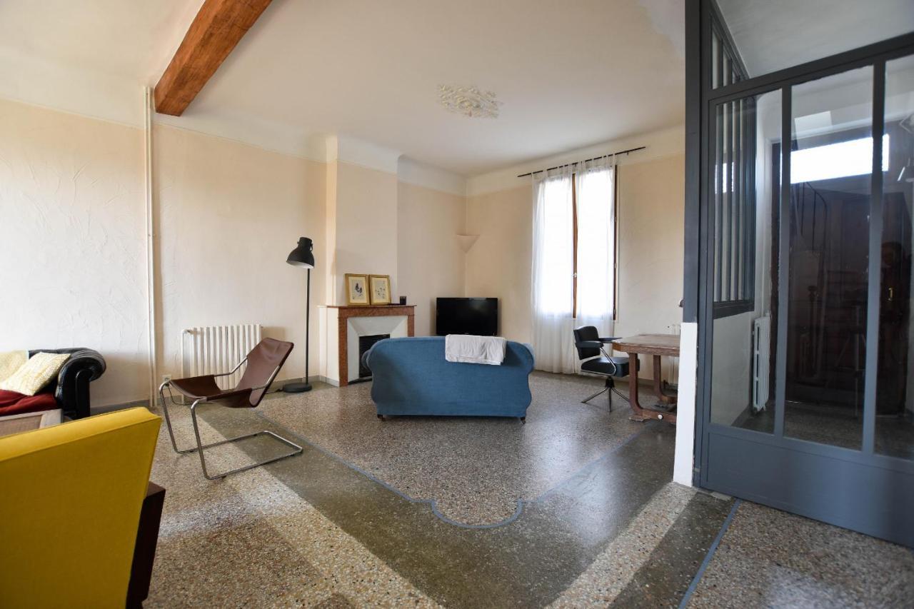 Palmeira - Grande maison en ville avec Piscine Arles Extérieur photo