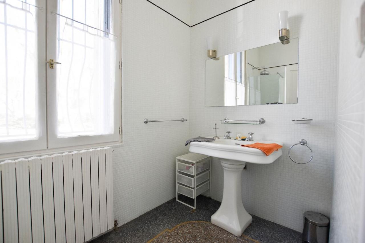 Palmeira - Grande maison en ville avec Piscine Arles Extérieur photo