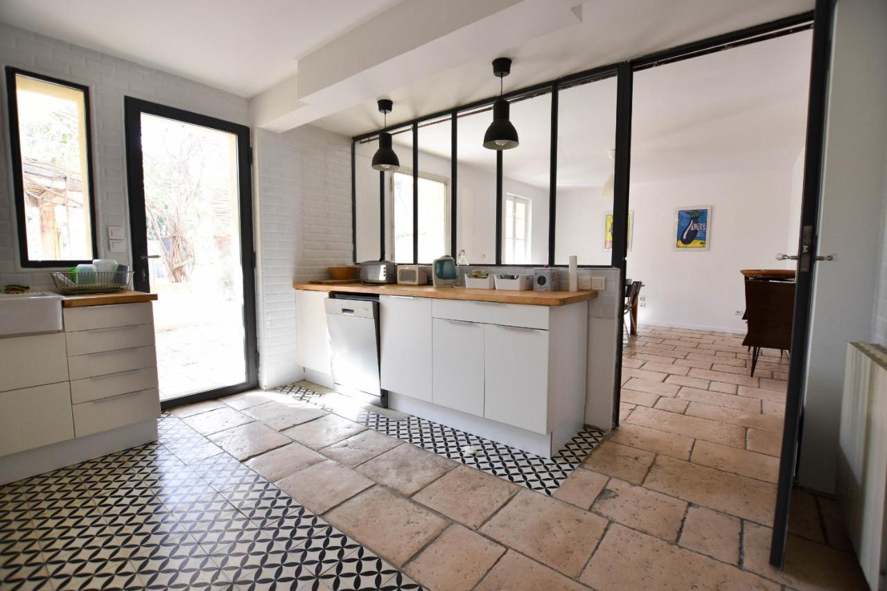 Palmeira - Grande maison en ville avec Piscine Arles Extérieur photo